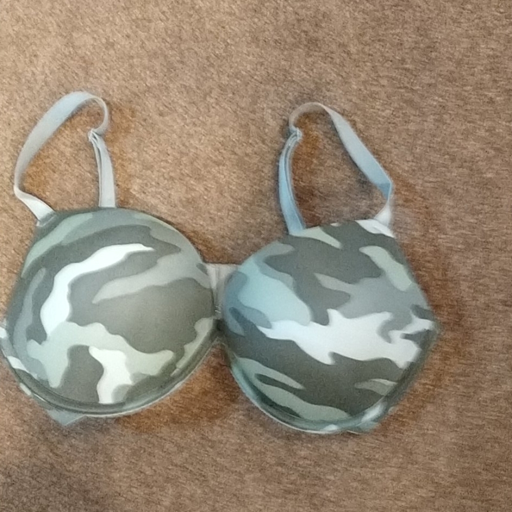 Pink camouflage bra